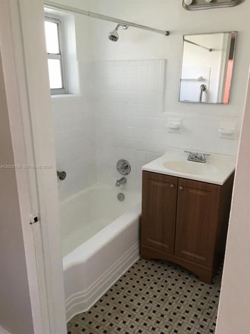 520 SW 4th St 4, Miami, FL 33130