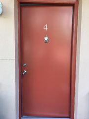 520 SW 4th St 4, Miami, FL 33130
