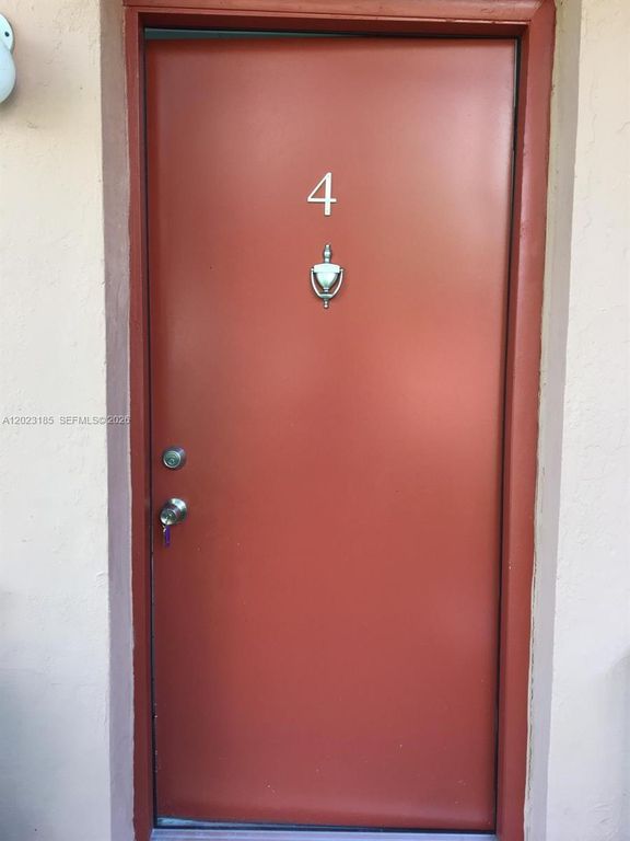 520 SW 4th St 4, Miami, FL 33130