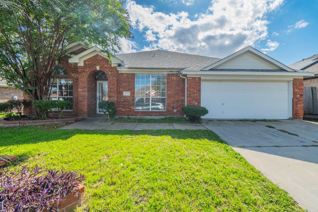 3913 Orlando Springs Drive, Fort Worth, TX 76123 — exterior