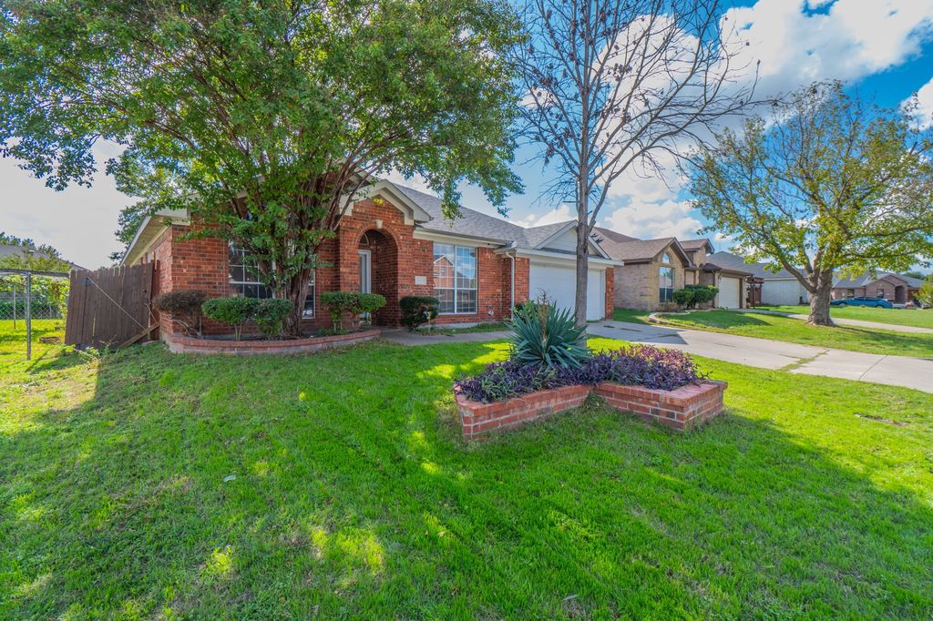 3913 Orlando Springs Drive, Fort Worth, TX 76123 — photo 2