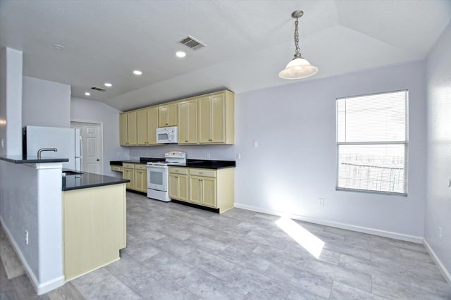 401 Bandara Woods BLVD, Elgin, TX 78621