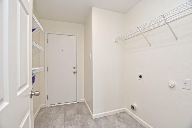 401 Bandara Woods BLVD, Elgin, TX 78621