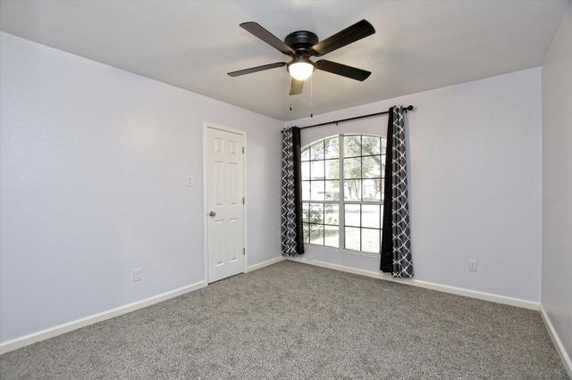 401 Bandara Woods BLVD, Elgin, TX 78621