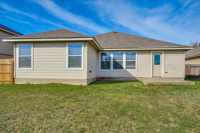 401 Bandara Woods BLVD, Elgin, TX 78621