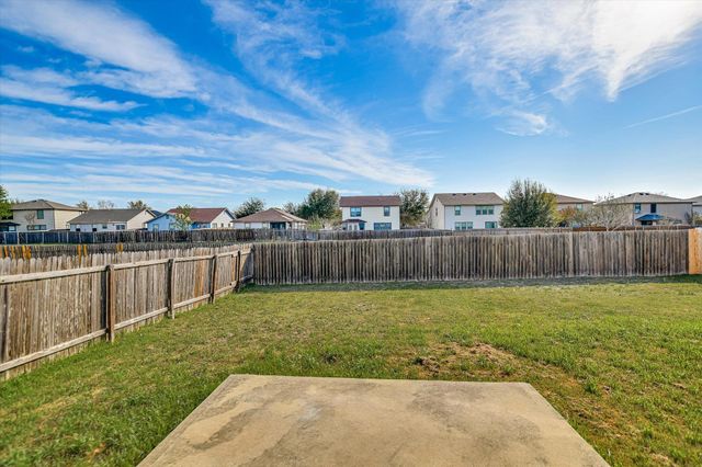 401 Bandara Woods BLVD, Elgin, TX 78621