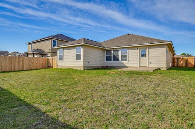 401 Bandara Woods BLVD, Elgin, TX 78621