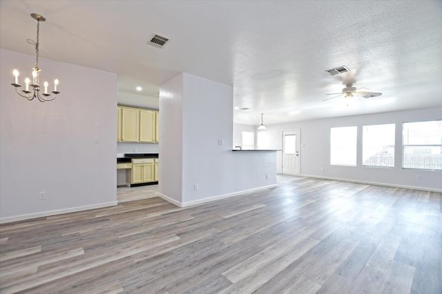 401 Bandara Woods BLVD, Elgin, TX 78621