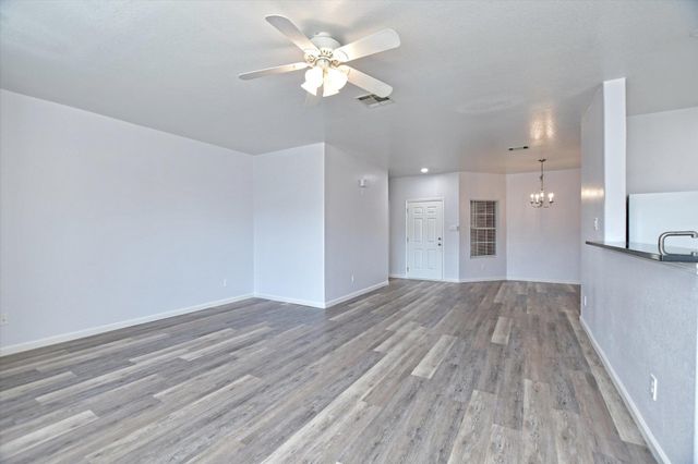 401 Bandara Woods BLVD, Elgin, TX 78621