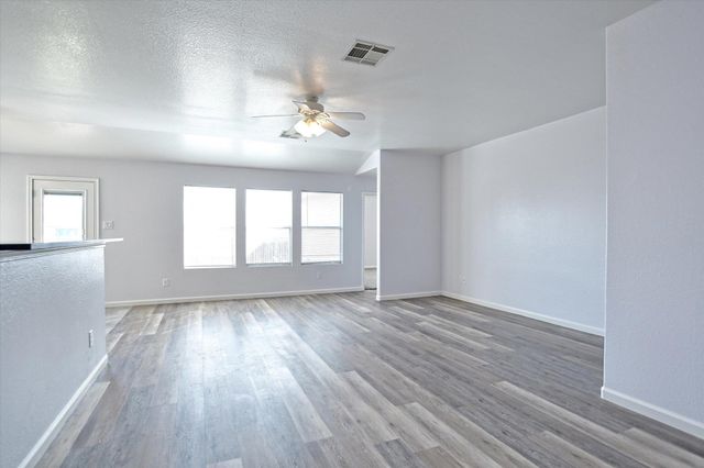 401 Bandara Woods BLVD, Elgin, TX 78621