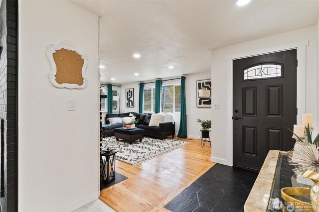 2456 N Narrows Drive, Tacoma, WA 98406