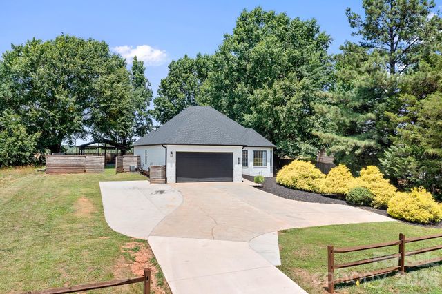 12601 Mayes Road, Huntersville, NC 28078