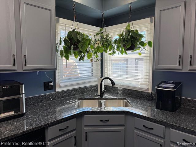 1124 Shirley Drive, Ypsilanti, MI 48198