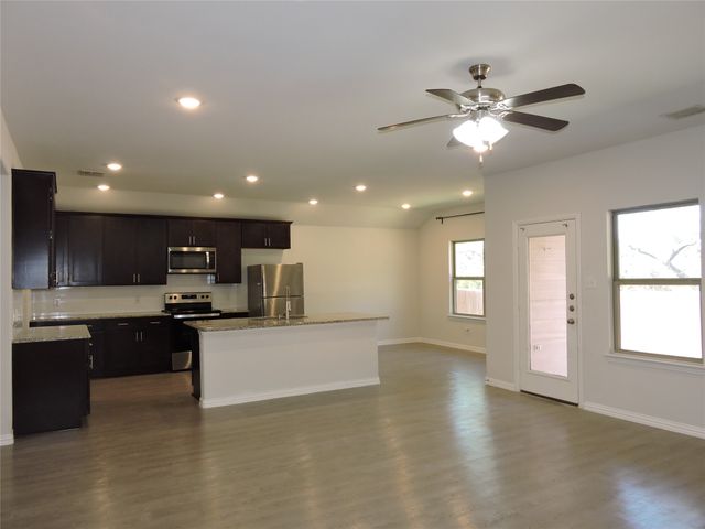 2100 Penn Street, Farmersville, TX 75442