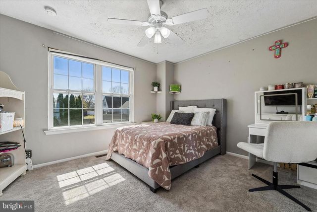 9 ARIEL DR, Mount Holly, NJ 08060