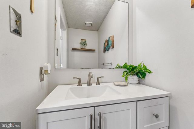 9 ARIEL DR, Mount Holly, NJ 08060