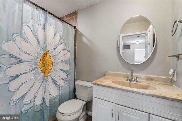 9 ARIEL DR, Mount Holly, NJ 08060