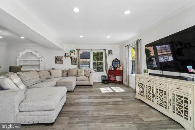 9 ARIEL DR, Mount Holly, NJ 08060