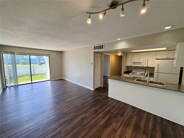 2005 5TH STREET W B, Bradenton, FL 34205