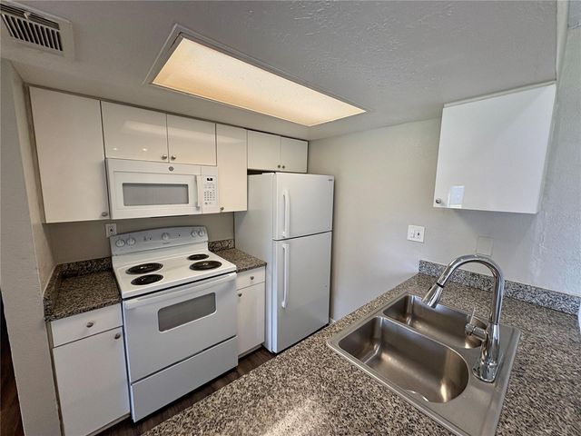 2005 5TH STREET W B, Bradenton, FL 34205