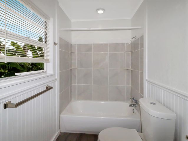 176 Barracuda Street A, Bayou Vista, TX 77563