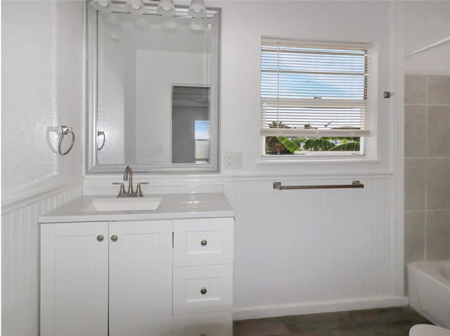 176 Barracuda Street A, Bayou Vista, TX 77563