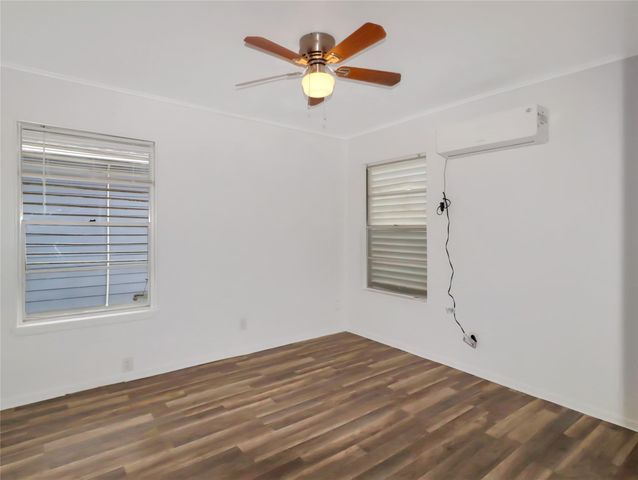 176 Barracuda Street A, Bayou Vista, TX 77563