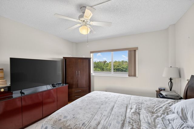 3326 Arcara Way, Greenacres, FL 33467