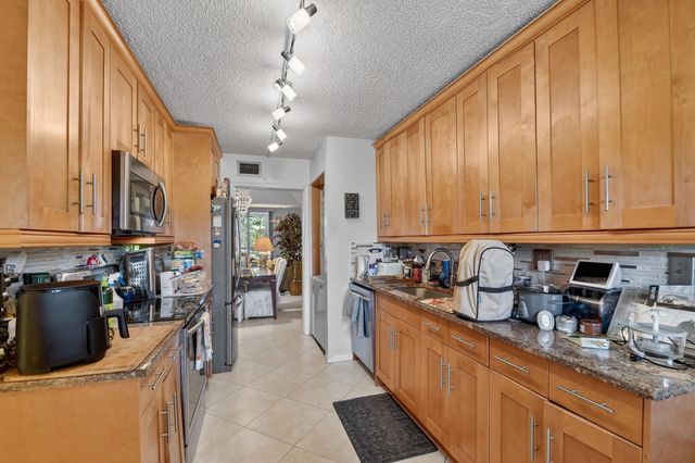 3326 Arcara Way, Greenacres, FL 33467