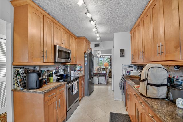 3326 Arcara Way, Greenacres, FL 33467