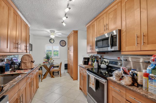 3326 Arcara Way, Greenacres, FL 33467