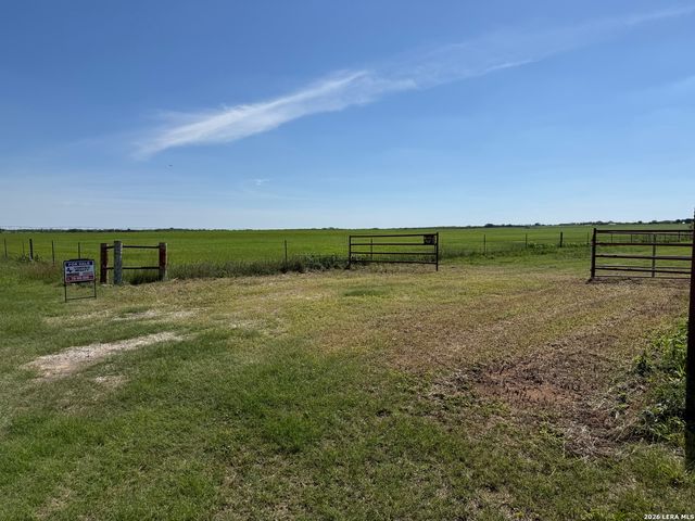 16293 Fm 472, Bigfoot, TX 78016