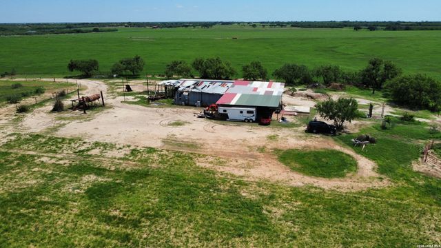 16293 Fm 472, Bigfoot, TX 78016