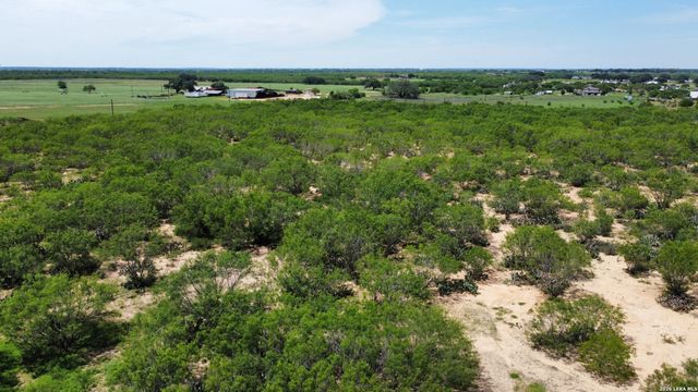 16293 Fm 472, Bigfoot, TX 78016