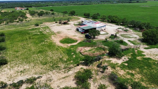 16293 Fm 472, Bigfoot, TX 78016