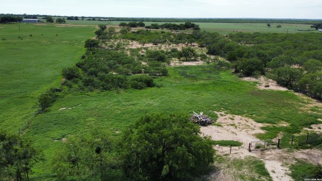 16293 Fm 472, Bigfoot, TX 78016