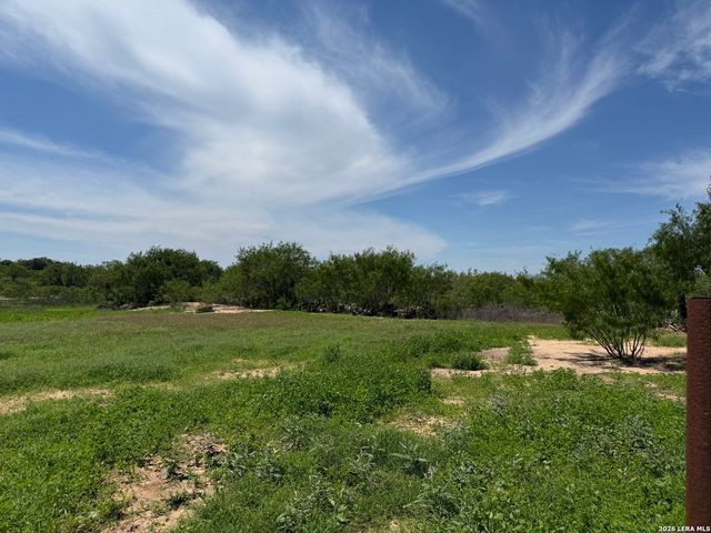 16293 Fm 472, Bigfoot, TX 78016