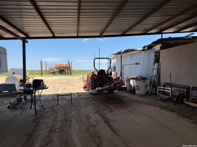 16293 Fm 472, Bigfoot, TX 78016