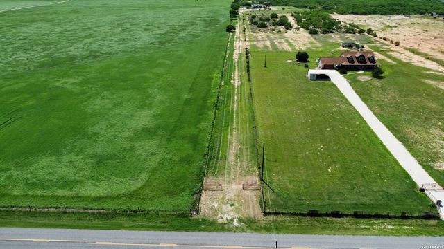 16293 Fm 472, Bigfoot, TX 78016
