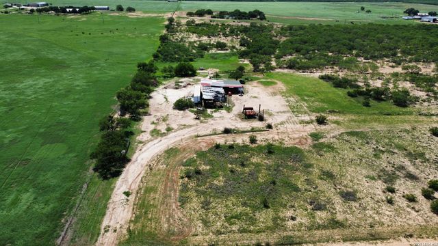 16293 Fm 472, Bigfoot, TX 78016