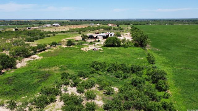 16293 Fm 472, Bigfoot, TX 78016