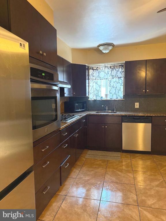 Image 11 of property listing at 503 BONSALL AVE, Lansdowne, PA 19050