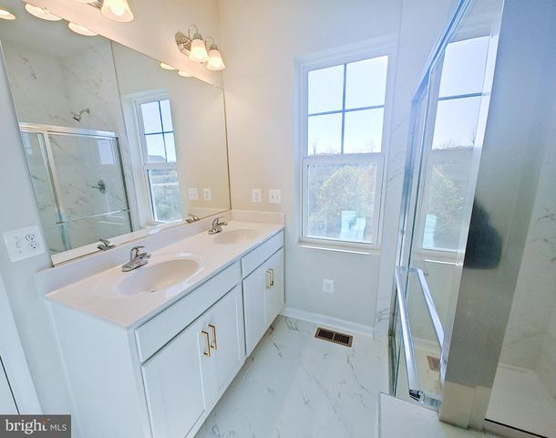 136 SWANSONG PL, Winchester, VA 22603