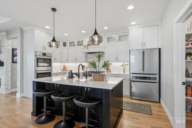 7706 W Meltwater Ln, Eagle, ID 83616