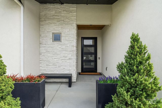 7706 W Meltwater Ln, Eagle, ID 83616