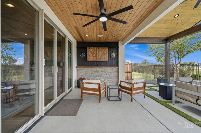 7706 W Meltwater Ln, Eagle, ID 83616