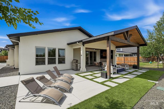7706 W Meltwater Ln, Eagle, ID 83616