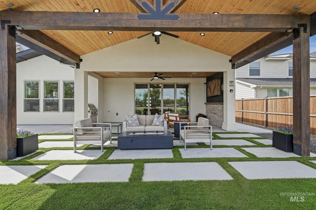 7706 W Meltwater Ln, Eagle, ID 83616