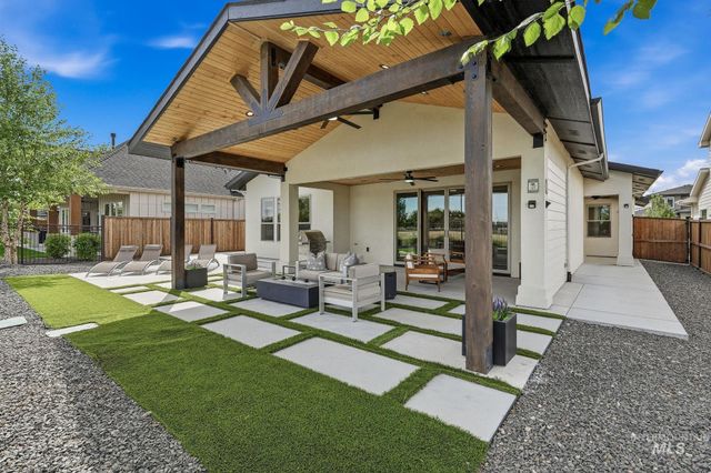 7706 W Meltwater Ln, Eagle, ID 83616