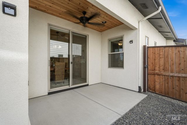 7706 W Meltwater Ln, Eagle, ID 83616